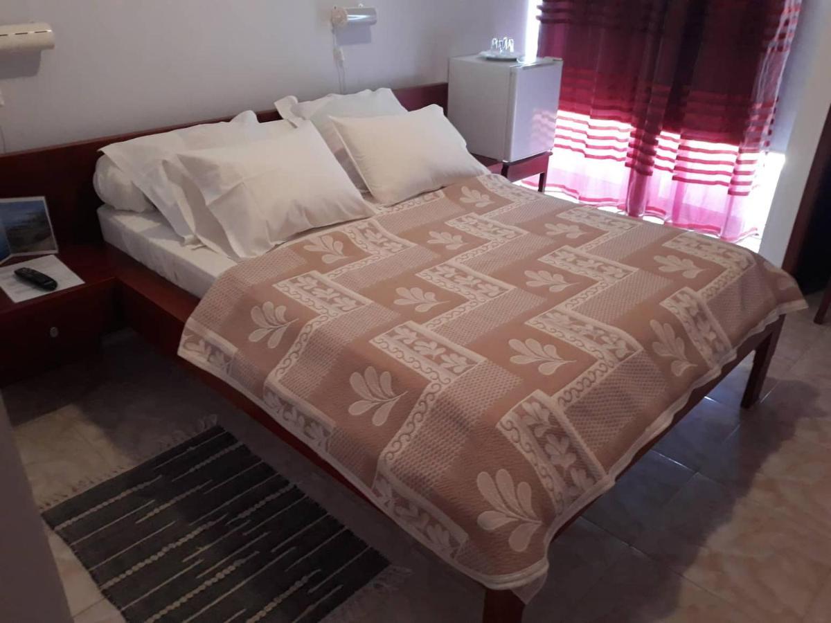 Yria Residencial Bed and Breakfast Porto Novo Exterior foto