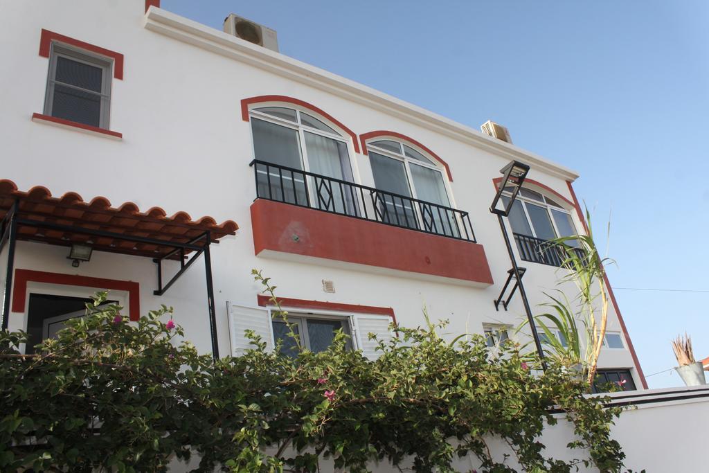 Yria Residencial Bed and Breakfast Porto Novo Exterior foto