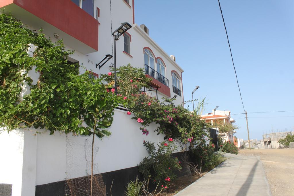 Yria Residencial Bed and Breakfast Porto Novo Exterior foto