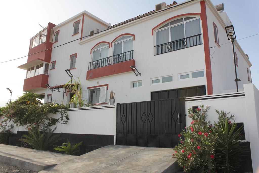 Yria Residencial Bed and Breakfast Porto Novo Exterior foto